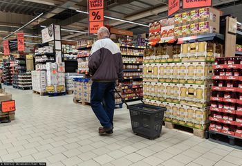 Podstawowe produkty w sklepach drożeją. Oto lider podwyżek