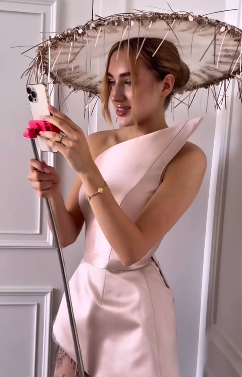 Caroline Derpienski lansuje się w Cannes