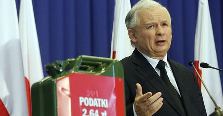 10 lat temu Kaczyński chciał obniżać akcyzę. Dziś PiS twierdzi, że się nie da