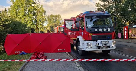 Poważny wypadek w centrum Zakopanego. Zderzyły się trzy auta. Jedna osoba wymagała reanimacji