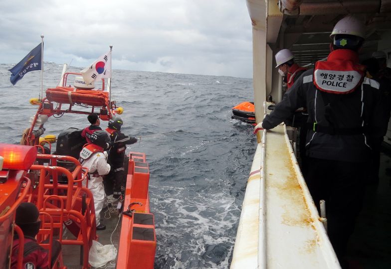Statek towarowy zatonął u wybrzeży Japonii. Potwierdzono śmierć ośmiu marynarzy