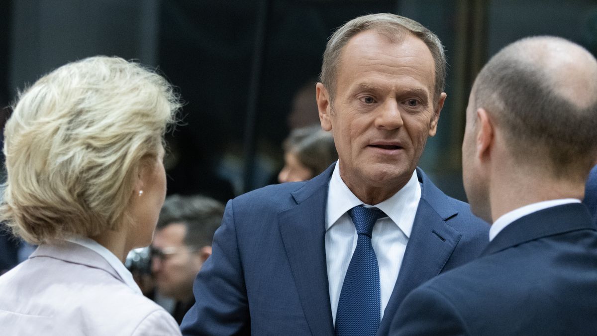 - Europese Top 
- Sommet de l'Union Européenne

Roundtable

* Ursula von der Leyen
* Donald Tusk

Brussels 
Belgium 

OCTOBER 18 2019  

pict. by Christophe Licoppe  © Photo News via Getty Images)