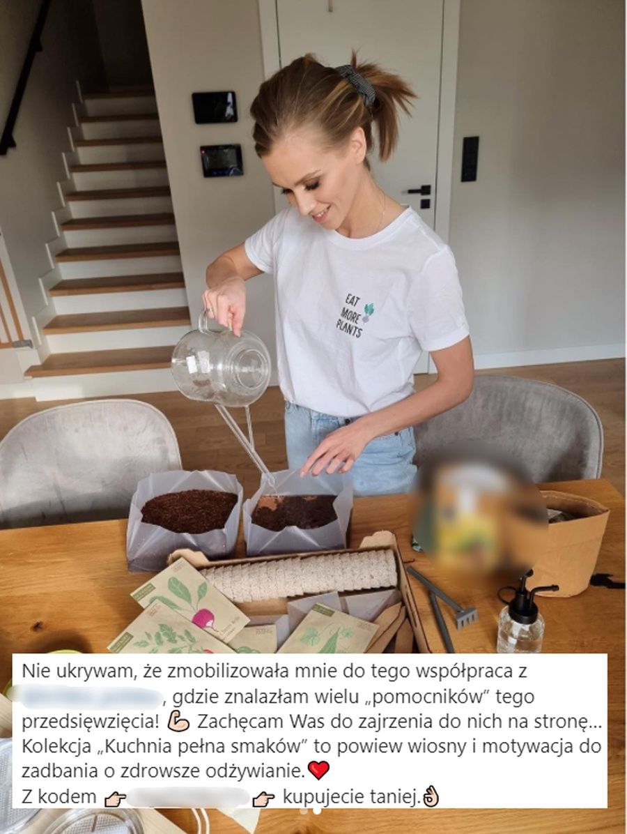 Agnieszka Kaczorowska reklamuje kawę 