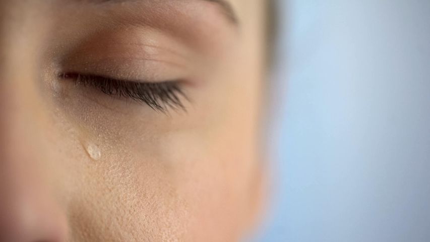 Ryzyko zakażenia koronawirusem przez łzy jest minimalne