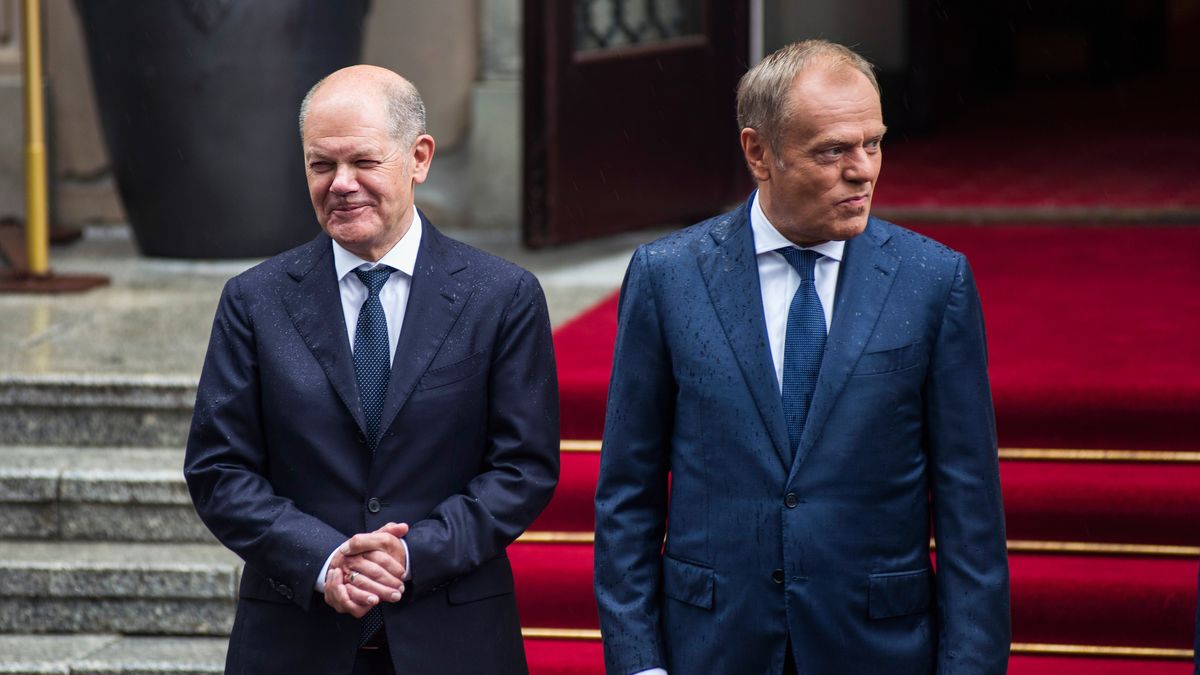 WARSAW, POLAND - 2024/07/02: Prime Minister Donald Tusk (R) welcomes the German Chancellor Olaf Scholz (L) in the PM's Chancellery on Ujazdowskie Avenue in Warsaw. Polish-German intergovernmental consultations were held at the Chancellery of the Prime Minister in Warsaw under the chairmanship of Prime Minister Donald Tusk and Chancellor of the Federal Republic of Germany Olaf Scholz. Prime Minister Tusk and Chancellor Scholz, together with their ministers, talked about the security of NATO's eastern flank in the context of the war in Ukraine, the threats related to illegal migration, as well as economic cooperation between the two countries. (Photo by Attila Husejnow/SOPA Images/LightRocket via Getty Images)