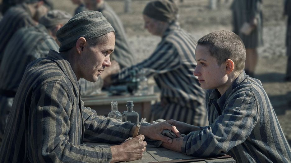 Kadr z serialu "Tatuażysta z Auschwitz"