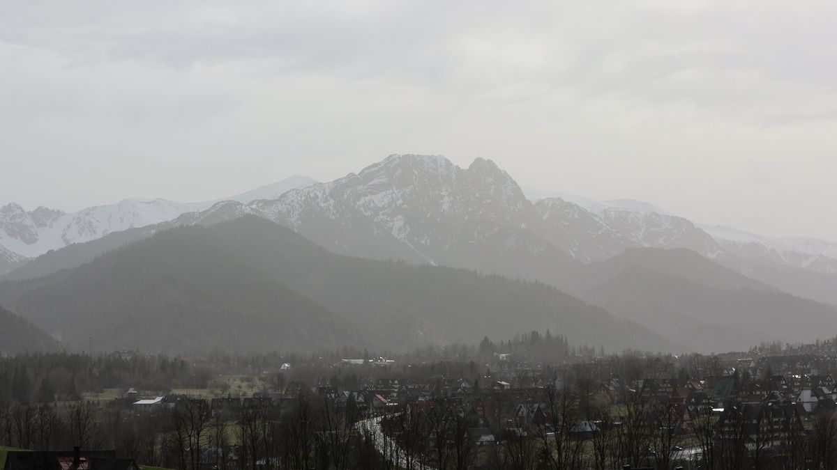 Pył saharyjski nad Tatrami - zdjęcie ilustracyjne 