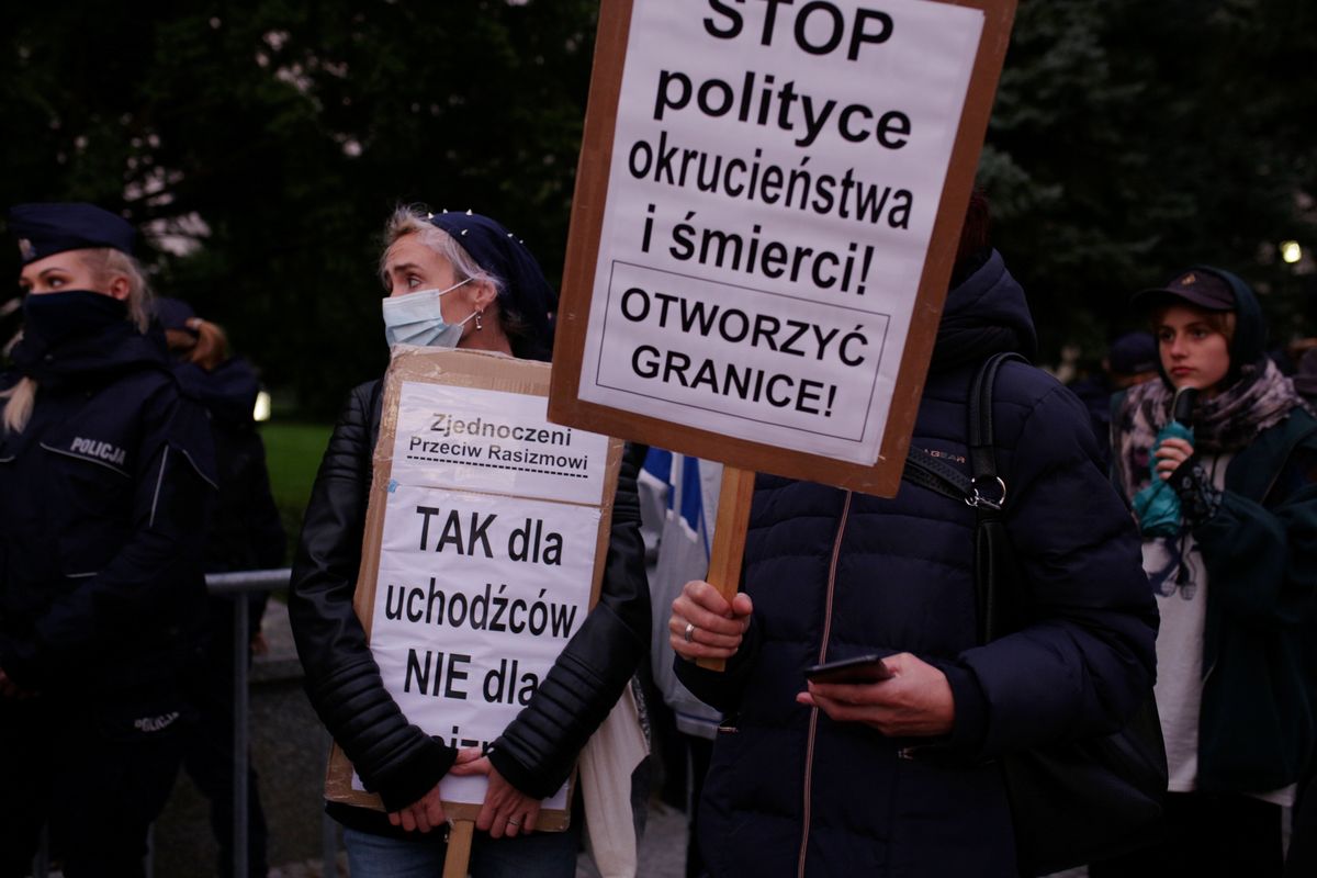 Protest przeciwko wprowadzeniu i przedłużeniu stanu wyjątkowego na granicy z Białorusią 
