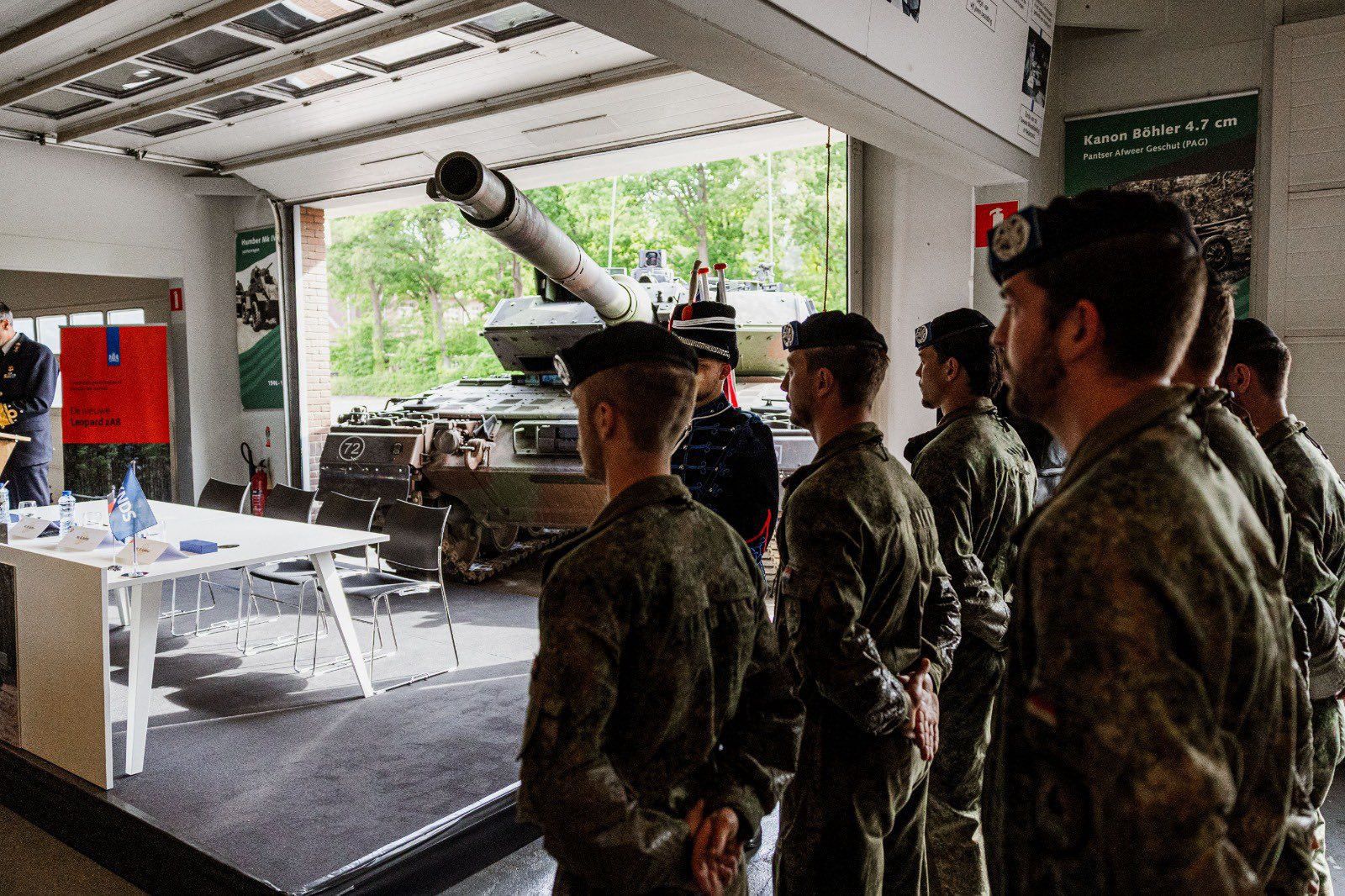 Holenderskie władze podpisały umowę na 46 czołgów Leopard 2A8