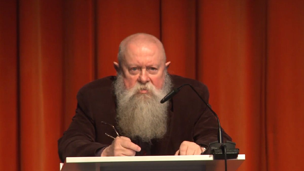 Profesor Jerzy Bralczyk wypowiedział się na temat #Hot16Challenge2 Andrzeja Dudy. Czym jest "ostry cień mgły"?