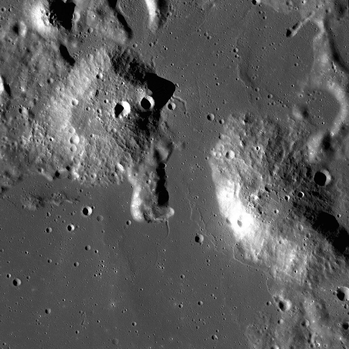 NASA zbada tajemnicze kopuły na Księżycu
