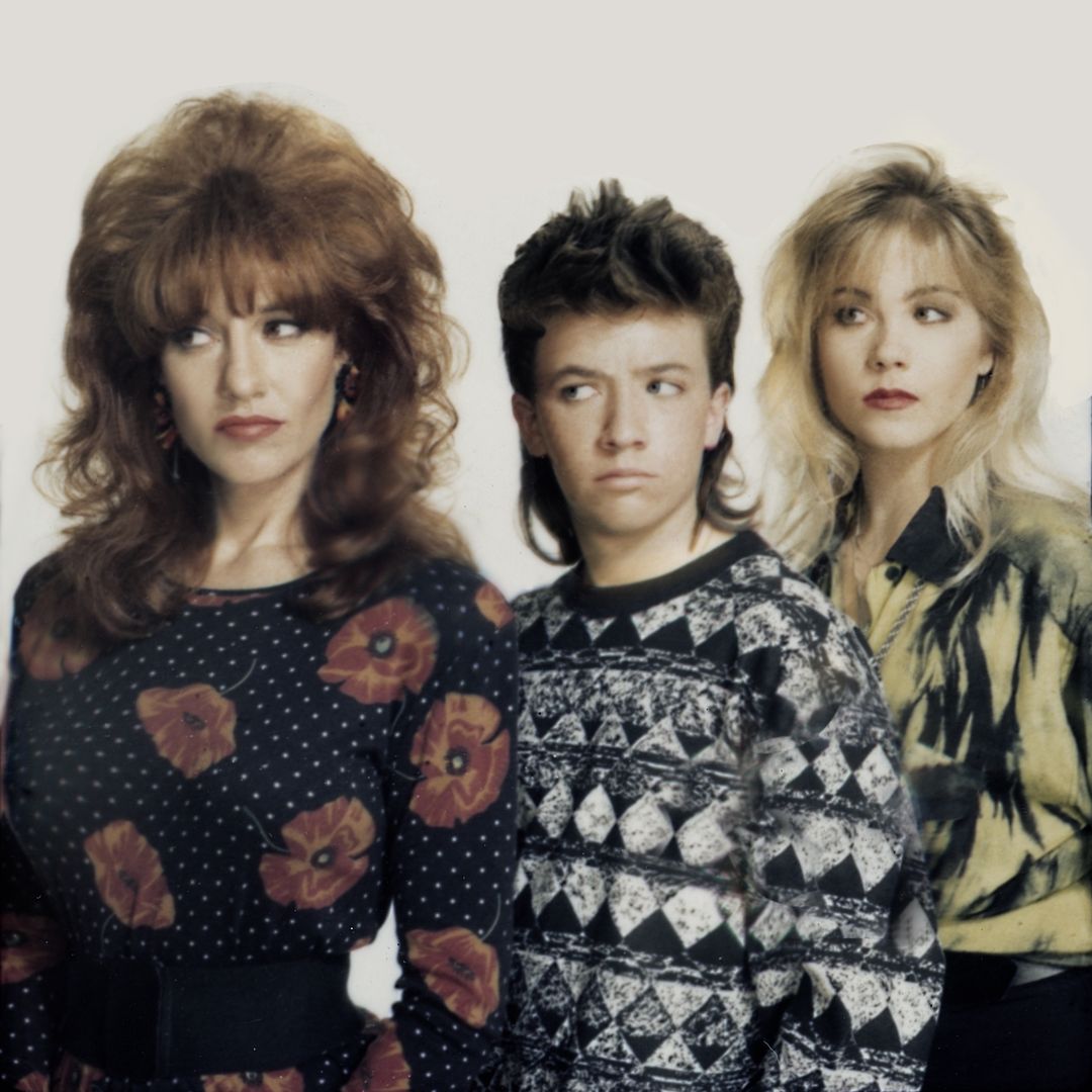 Married With Children Portrait Session 1987LOS ANGELES - APRIL 1987: Katy Sagal, Christina Applegate, David Faustino of Married With Children, stand for for a portrait in Los Angeles, California. (Photo by Aaron Rapoport/Corbis/Getty Images)Aaron Rapoport