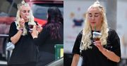 Amanda Bynes puszcza dymka i sączy słodki napój na ulicach Los Angeles. Wygląda na szczęśliwą? (ZDJĘCIA)