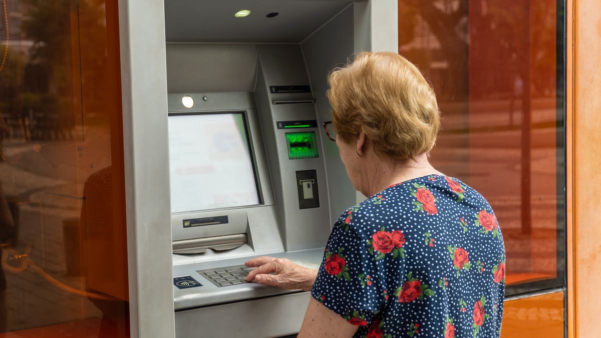 Banki podnoszą opłaty za korzystanie ze swoich usług.