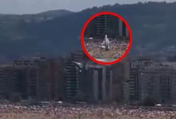 Na plaży były tłumy. Pilot wyprowadził F-18 w ostatniej chwili