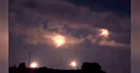 Niebo zapłonęło od rakiet. HIMARS-y uderzyły w pozycje Rosjan