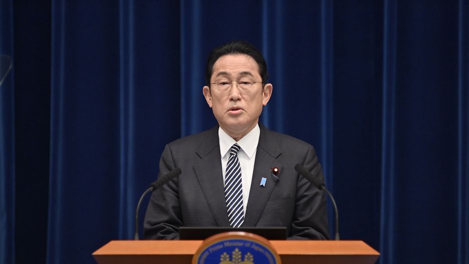 Premier Japonii rozmawiał z Putinem. "Sprzeciwiamy się siłowej zmianie status quo" 