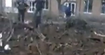 Gigantyczny lej po bombie. To tu uderzyła rosyjska rakieta