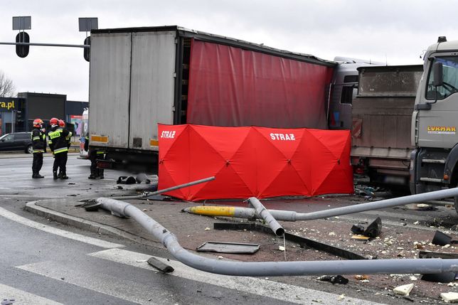 Łódzkie. Karambol na dk 91. Nie żyje jedna osoba