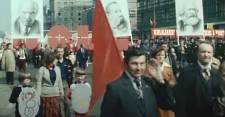 Znasz te propagandowe hasła i sztuczki z czasów PRL-u? Sprawdź!