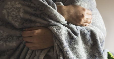 Marzniesz, choć inni nie? Sprawdź, czy nie masz tego schorzenia!