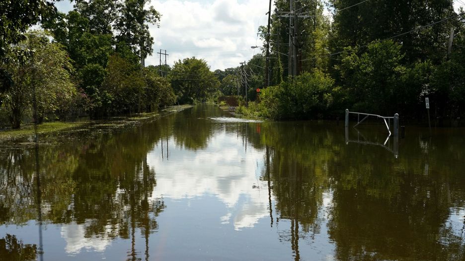 Rzeka Pearl zalała drogę wzdłuż Westbrook Road w północno-wschodnim Jackson. Powódź dotknęła wiele dzielnic, które znajdują się w pobliżu rzeki Pearl