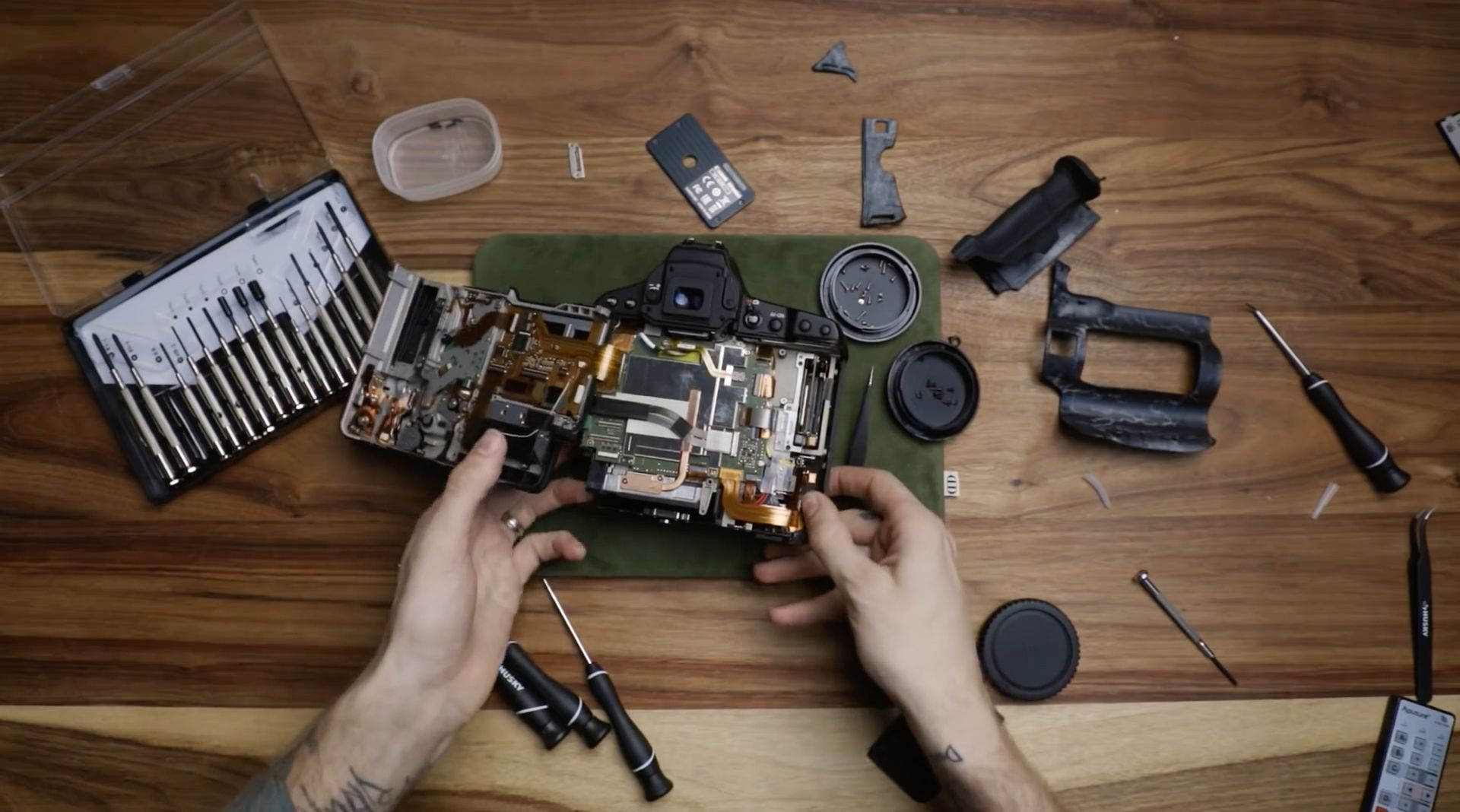 Canon 1DX Mark II - co kryje w środku obudowa mocarza? 3