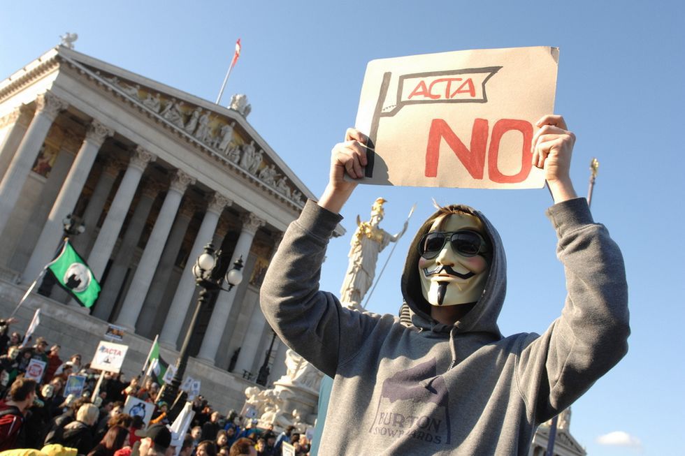 Zdjęcie z demonstracji przeciwko ACT pochodzi z serwisu Shutterstock