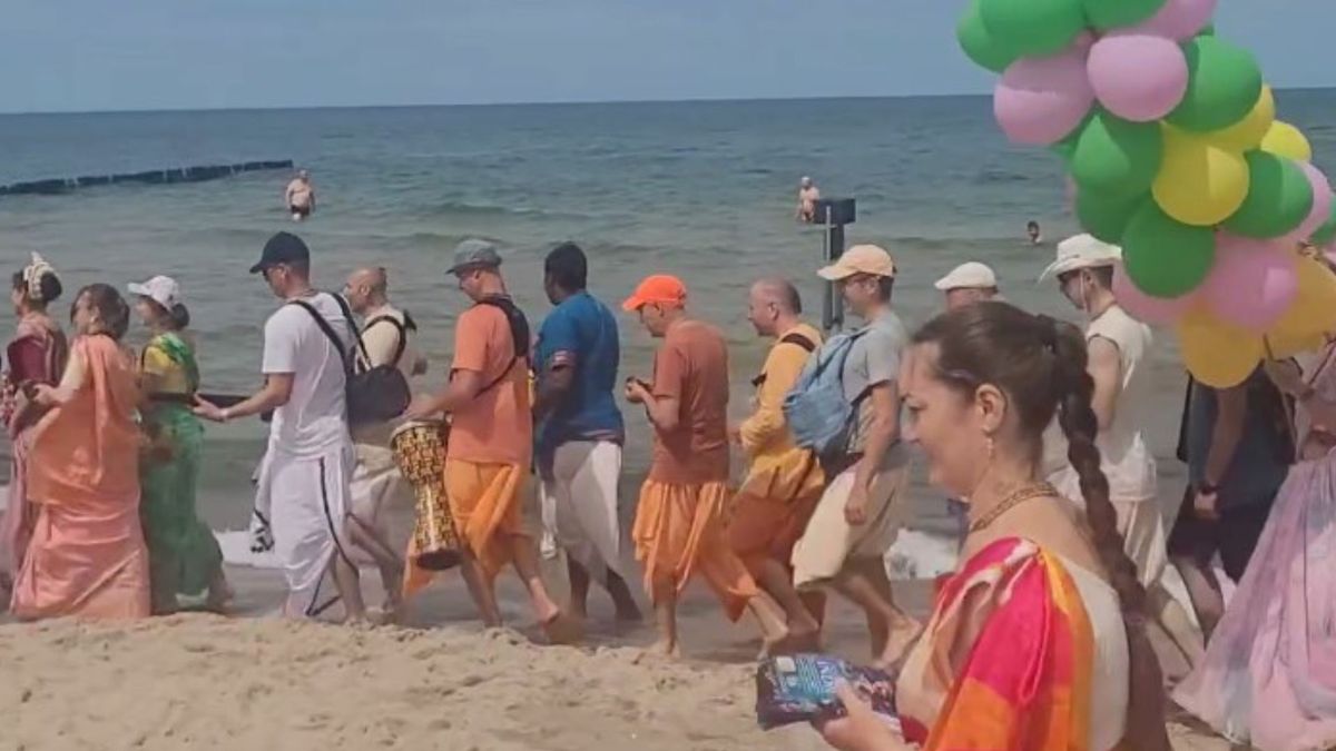 Hare Kriszna w Rewalu. Turyści byli zaskoczeni kolorowym korowodem