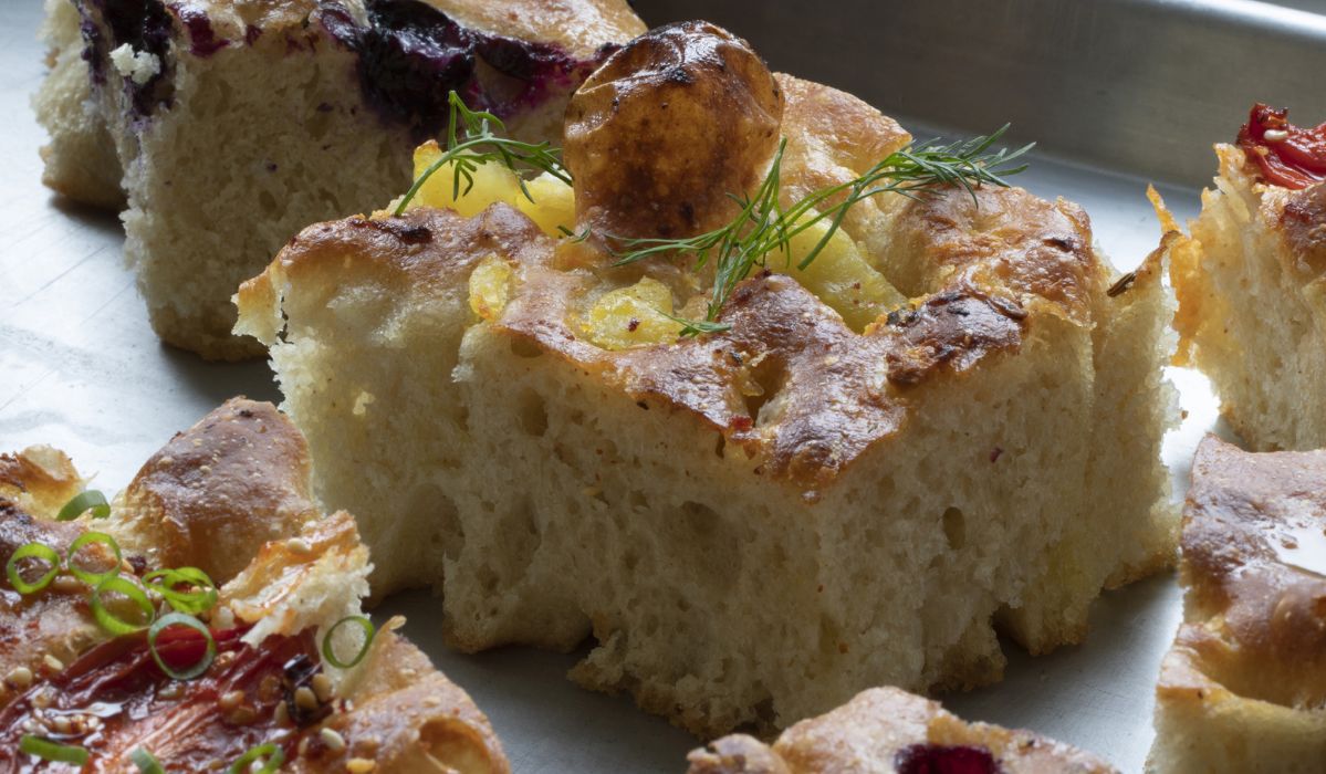 Poczujesz się jak na wakacjach we Włoszech. Aromatyczna focaccia w prostym przepisie