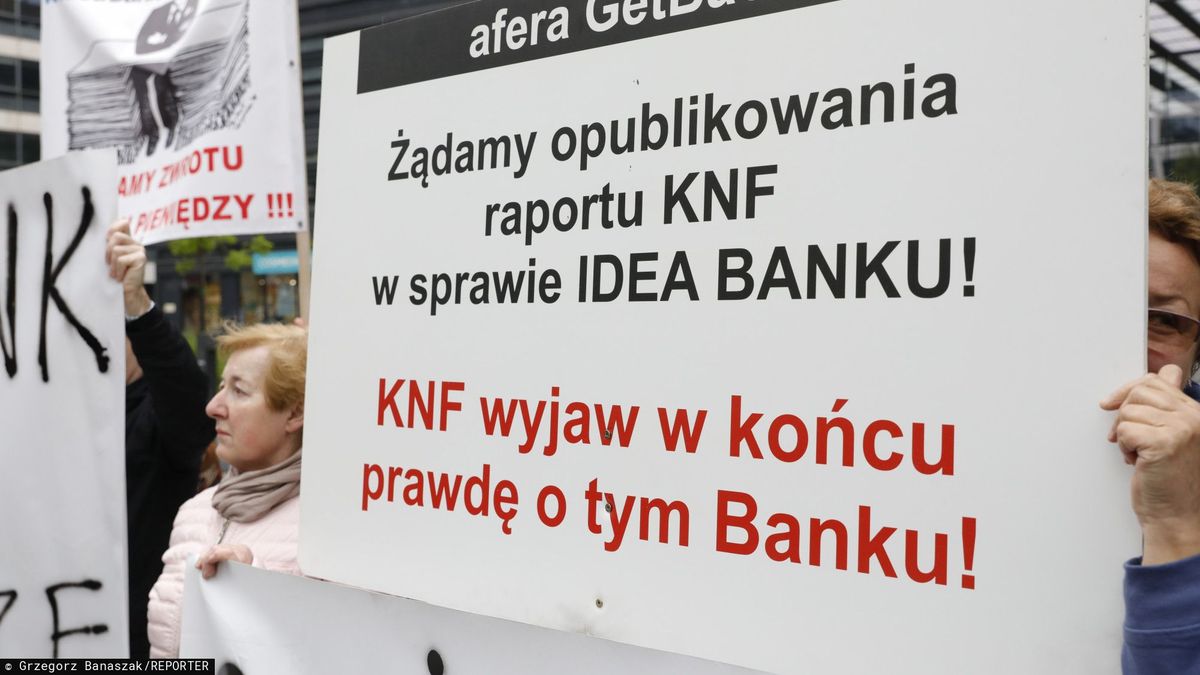 Pokrzywdzeni przez Getback protestowali przed bankiem Leszka Czarneckiego - Idea Bankiem. 