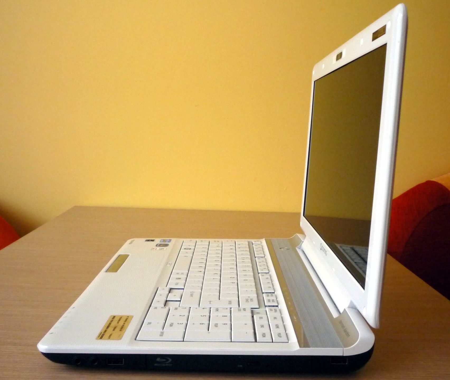 Toshiba Qosmio F750 3D - czarny koń czy czarna owca? [test] 29