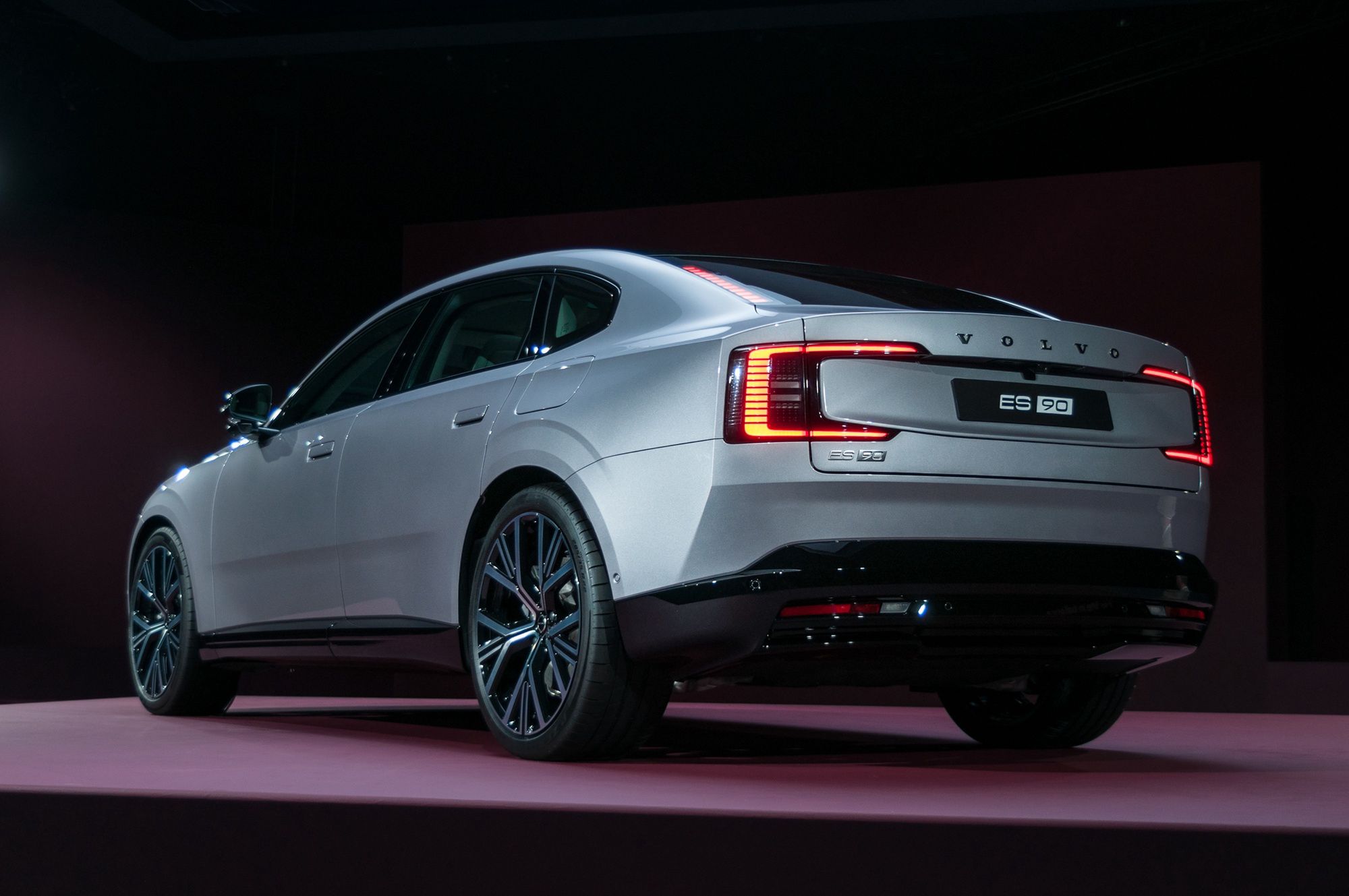 Volvo ES90 (2025)