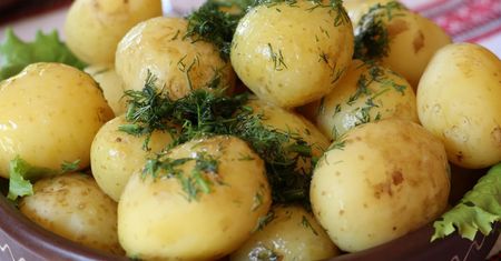 Młode ziemniaki znów w sprzedaży. Ceny powalają