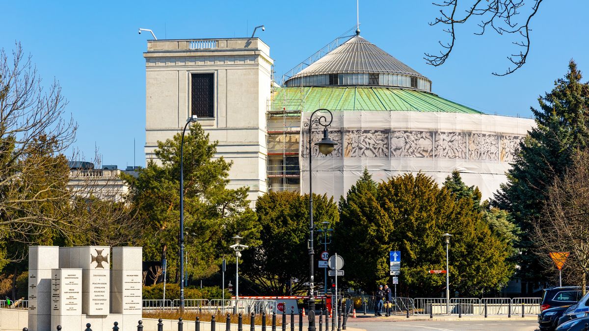 Nagrody w Sejmie znacznie wyższe niż za PiS-u. Powód jest banalnie prosty