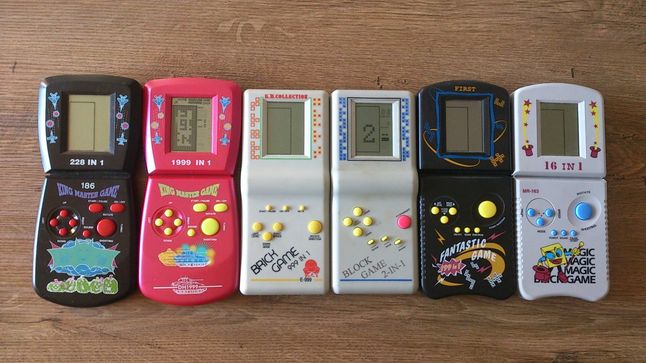 Z moich sześciu „Brick Game'ów” z lat 90'tych na chodzie są jeszcze tylko dwa.