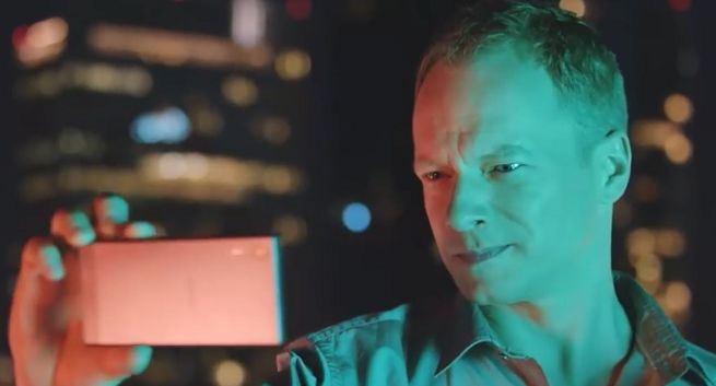 „Bądź mistrzem chwili” - Maciej Stuhr reklamuje smartfon Sony Xperia XZ (wideo)