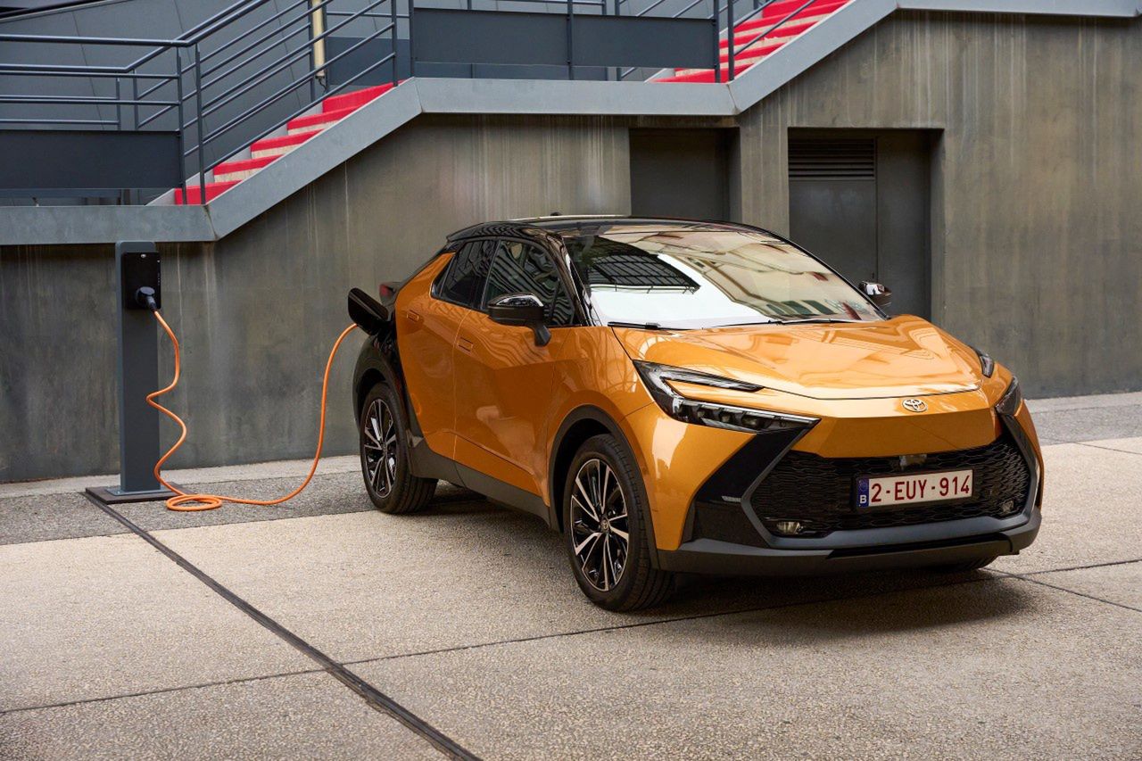 Toyota C-HR plug-in z dużym rabatem. Teraz to ma sens