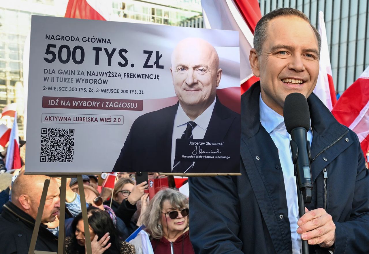 Marszałek z PiS nagrodził za frekwencję. Dużo kosztowała też sama kampania