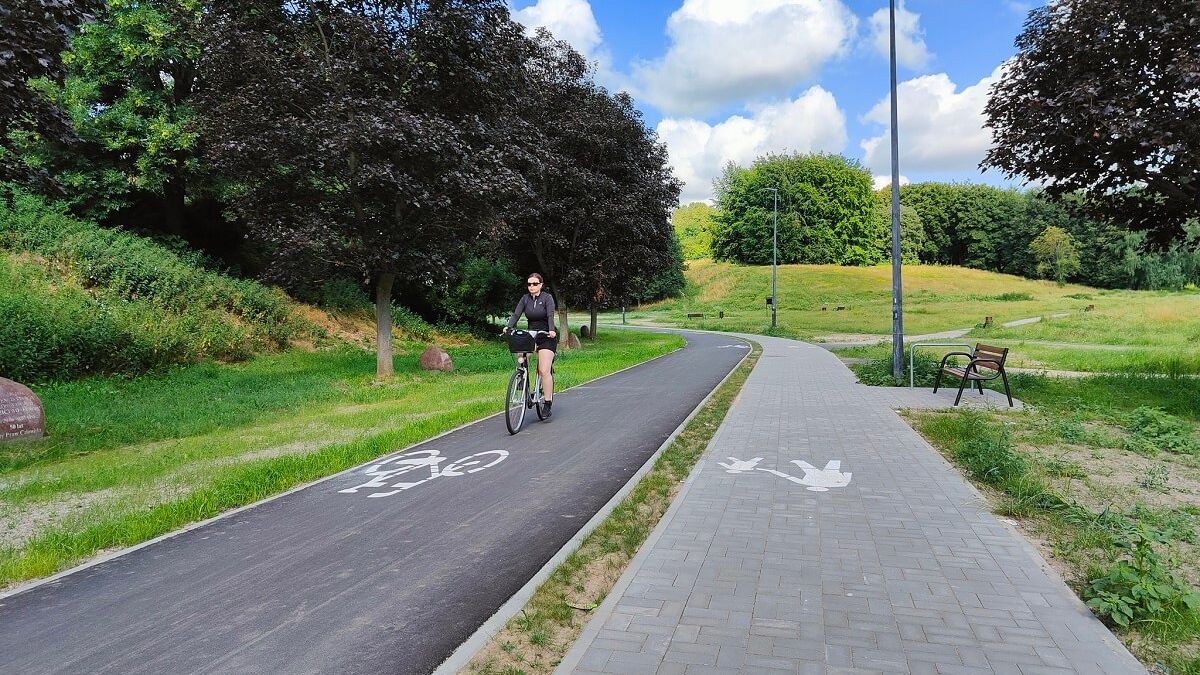 Ścieżka rowerowa i chodnik Park Rury