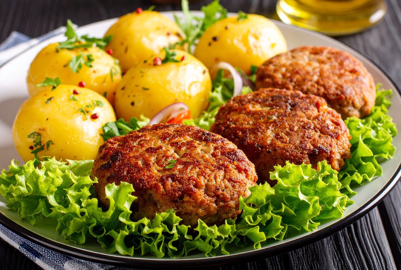 Kotlety mielone po grecku są idealne na obiad