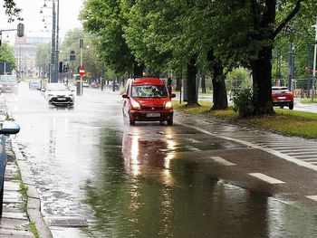 Niż genueński nie zaszkodził tramwajom i autobusom MPK, ale w Zakładzie Wodociągów i Kanalizacji mieli pełne ręce roboty
