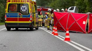 Śmiertelny wypadek na DK11. Zderzenie Volkswagena z busem