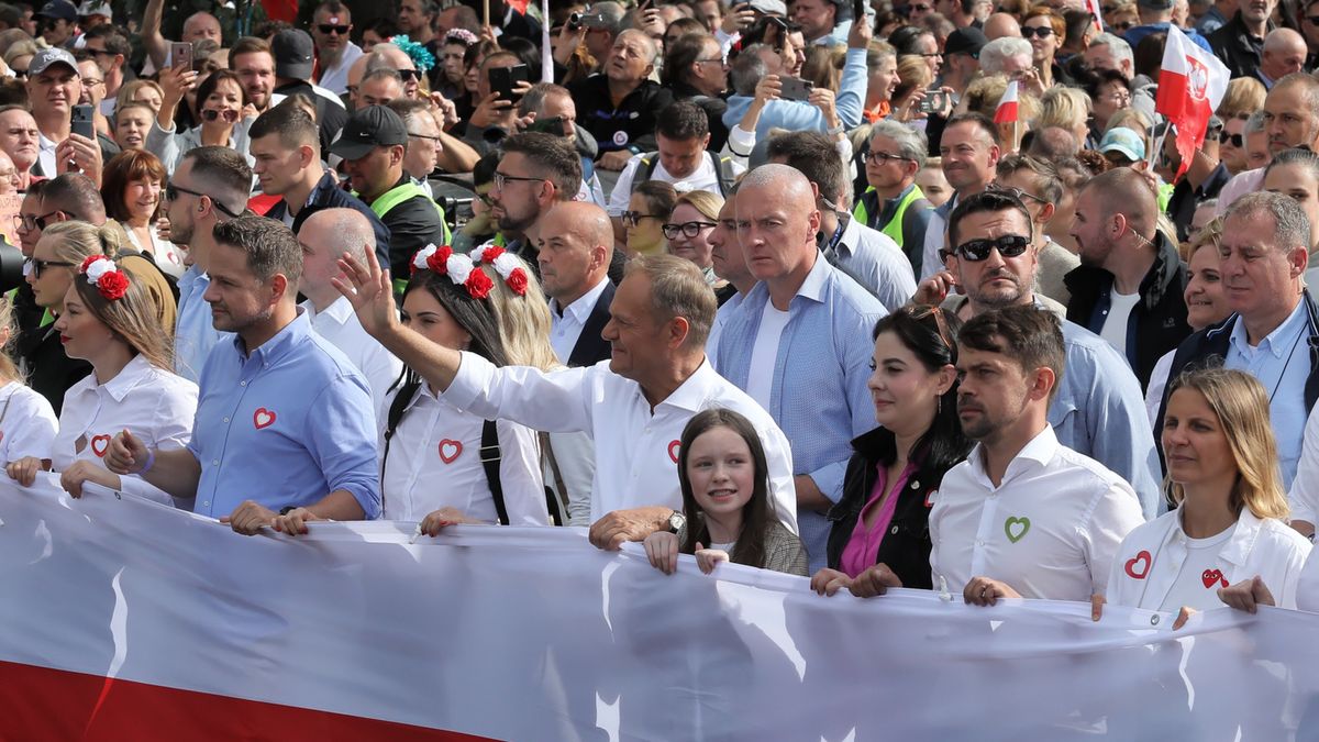 Donald Tusk, Rafa� Trzaskowski, Micha� Ko�odziejczak
Pawe� Supernak
kampania, KO, koalicja obywatelska, Marsz, Marsz Miliona Serc, opozycja, opozycyjny, parlamentarna, parlamentarne, partia, partii, platforma obywatelska, PO, polityka, sympatycy, wyborcy, wyborcza, wybory, wybory 2023, wybory parlamentarne 2023, z g�ry, zwolennicy