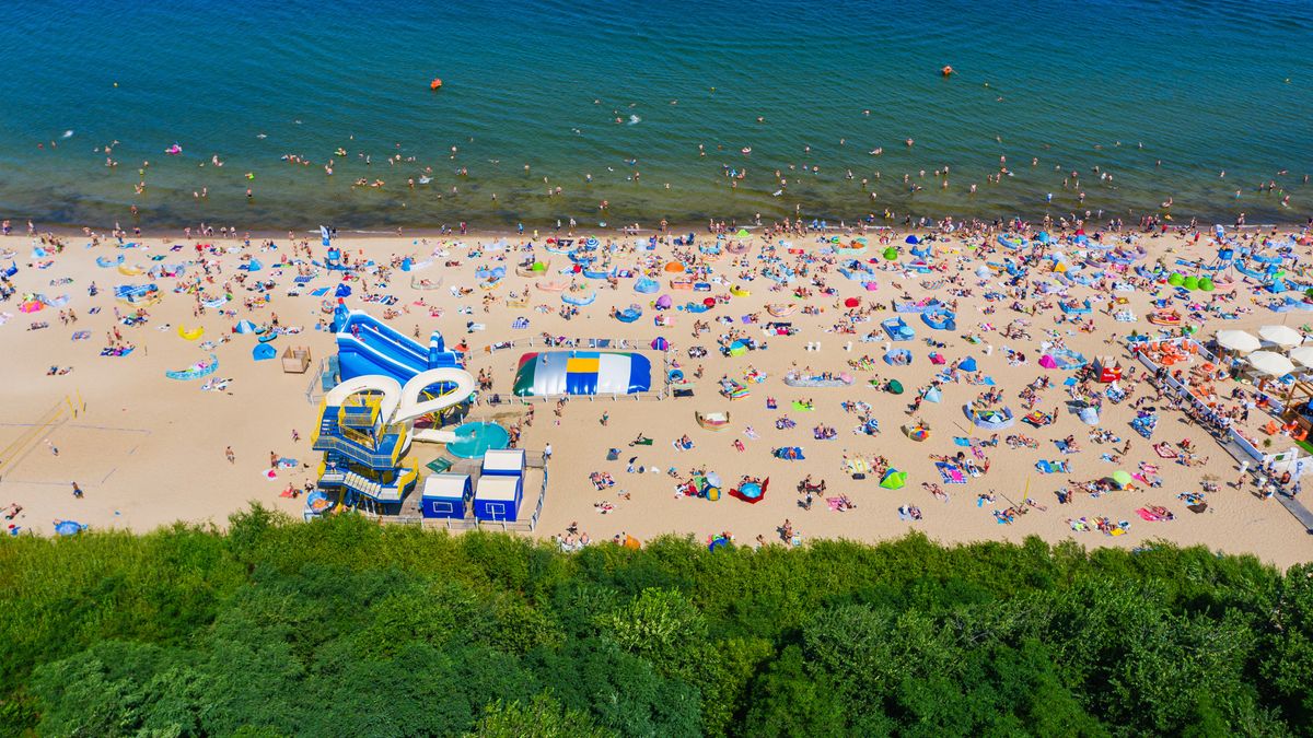 W sezonie gdańskie plaże są pełne turystów