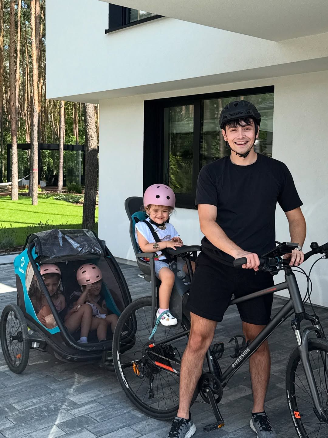 Jaś Dąbrowski z dziećmi