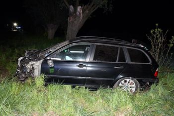 Groźny wypadek pod Płockiem. 19-letni kierowca BMW stracił panowanie nad autem!