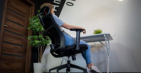 To naprawdę dobry fotel! Genesis Astat 200 - test ergonomicznego fotela, który pasuje do każdego wnętrza