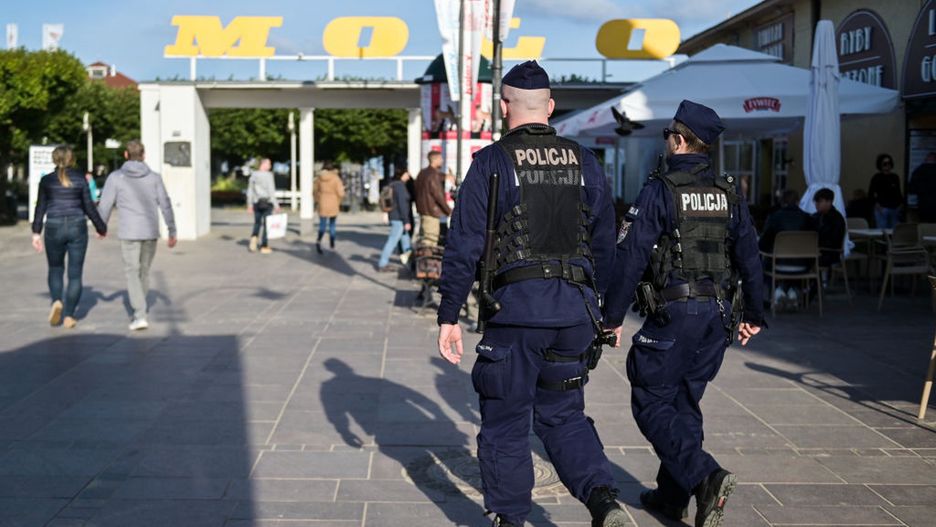 Policja w Sopocie na bieżąco monitoruje czy mieszkańcy i turyści stosują się do nowych obostrzeń
