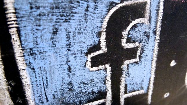 Nasi rodzice siedzą teraz na Facebooku. Tak jak kiedyś na Naszej Klasie 1